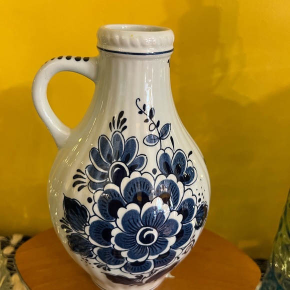 Delft Hand Painted jug - made in Holland - 1943/17 - 7” Tall - Picture 3 of 8